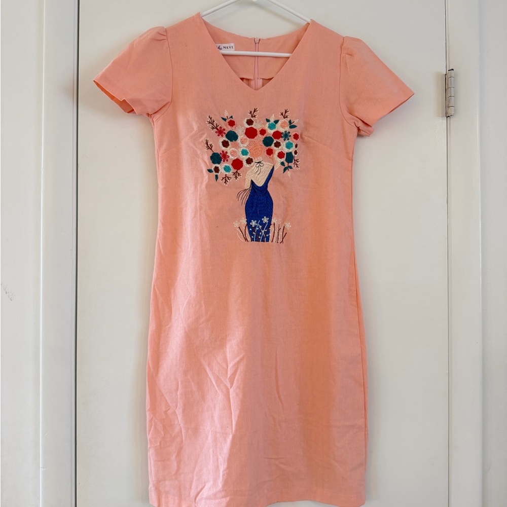 MEVI Peach Embroidered Shift Dress | Floral Vase Design | Short Sleeve